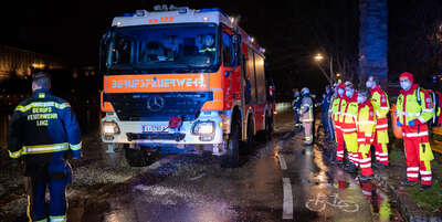 Pensionistin rutschte mit Auto in die Donau - Polizisten werden zu Lebensrettern FOKE-2021122322548090-059.jpg