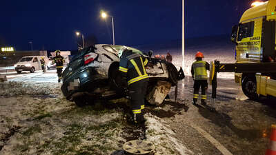 Verkehrsunfall im Kreisverkehr an der Gallspacher Straße 20220106-170708.jpg