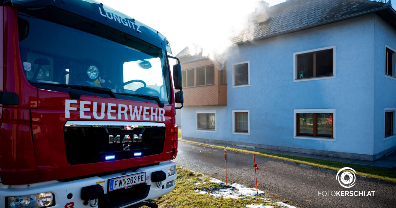 Titelbild: Brand in einem Wohnhaus