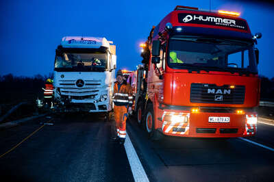 Welser Autobahn war nach Lkw-Unfall gesperrt FOKE-2022011308258680-036.jpg