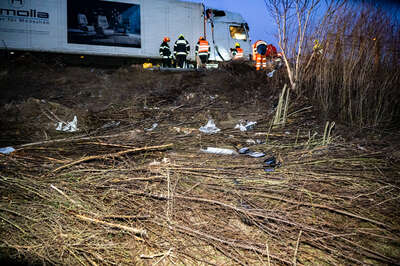 Welser Autobahn war nach Lkw-Unfall gesperrt FOKE-2022011308178658-022.jpg