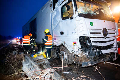 Welser Autobahn war nach Lkw-Unfall gesperrt FOKE-2022011308168654-019.jpg