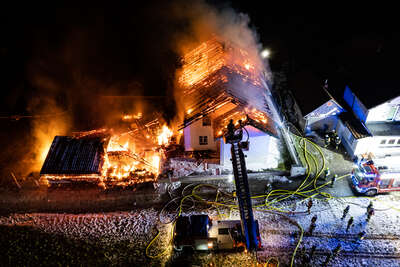 Wohnhaus bei Brand völlig zerstört FOKE-2022012304200121-019.jpg