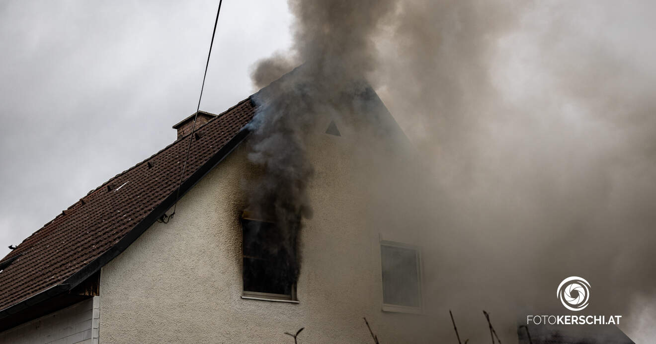 Zimmerbrand in Kirchberg-Thening fordert zwei Leichtverletzte