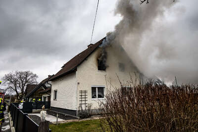 Zimmerbrand in Kirchberg-Thening fordert zwei Leichtverletzte BAYER-AB2-1524.jpg