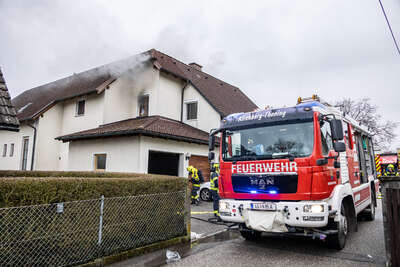 Zimmerbrand in Kirchberg-Thening fordert zwei Leichtverletzte BAYER-AB2-1532.jpg
