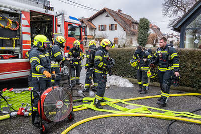 Zimmerbrand in Kirchberg-Thening fordert zwei Leichtverletzte BAYER-AB2-1620.jpg