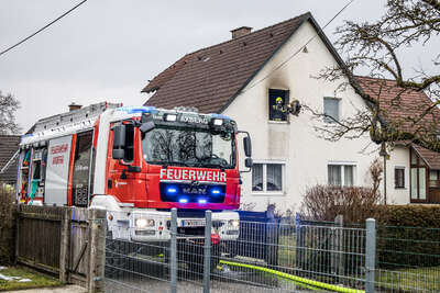 Zimmerbrand in Kirchberg-Thening fordert zwei Leichtverletzte BAYER-AB2-1674.jpg
