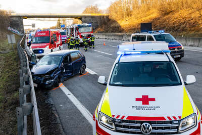 Zwei Personen bei Verkehrsunfall auf der Westautobahn verletzt FOKE-2022020215533448-018.jpg