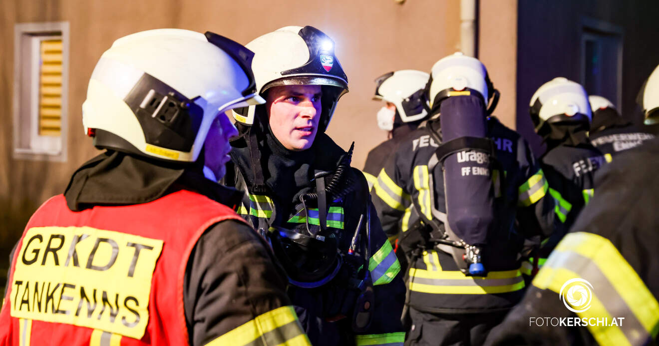 Titelbild: Kellerbrand - Feuerwehr musste Personen retten