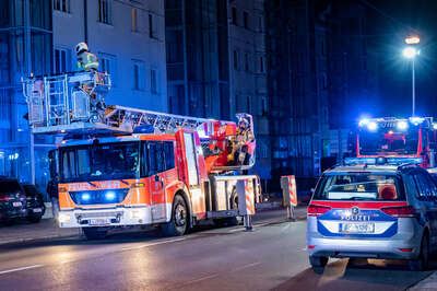 Großeinsatz bei Kellerbrand in Linz SB-2022021218145969-032.jpg