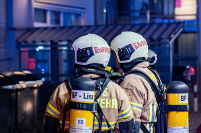 Großeinsatz bei Kellerbrand in Linz SB-2022021218165979-040.jpg
