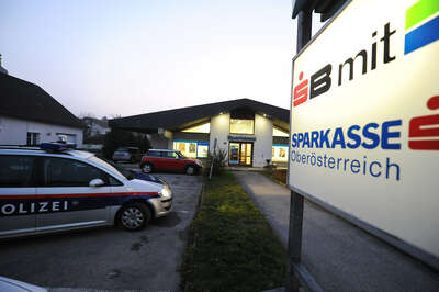 Frau überfiel Bank in Waldneukirchen bankueberfall_waldneukirchen_007.jpg