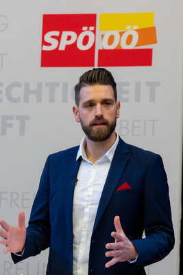 Lindner präsentiert neues SPÖ OÖ Team FOKE-2022021611374971-093.jpg