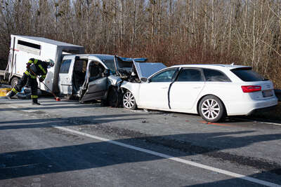 Schwerer Verkehrsunfall auf B3 zwischen Luftenberg und Langenstein JOL-0160-Bearbeitet.jpg