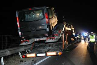 Verkehrsunfall auf der B1: Autolenker touchierte Autotransporter pkw-autotransporter_011.jpg