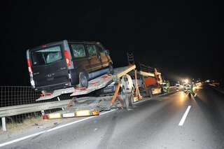Verkehrsunfall auf der B1: Autolenker touchierte Autotransporter pkw-autotransporter_013.jpg