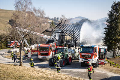 Großbrand auf einem Bauernhof in Maria Neustift BAYER-4837.jpg