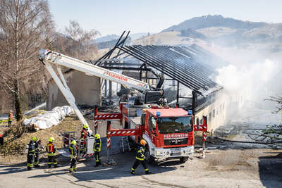 Großbrand auf einem Bauernhof in Maria Neustift BAYER-4843.jpg