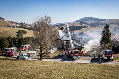Großbrand auf einem Bauernhof in Maria Neustift BAYER-4896.jpg