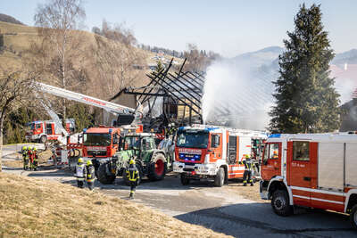 Großbrand auf einem Bauernhof in Maria Neustift BAYER-4831.jpg