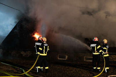 Großbrand auf einem Bauernhof in Sandl fkstore-31262.jpg