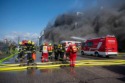 Großbrand in Ennser Betrieb BRANDSTAETTER-20220410-333.jpg