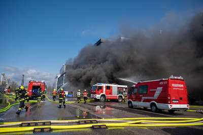 Großbrand in Ennser Betrieb BRANDSTAETTER-20220410-185-2.jpg