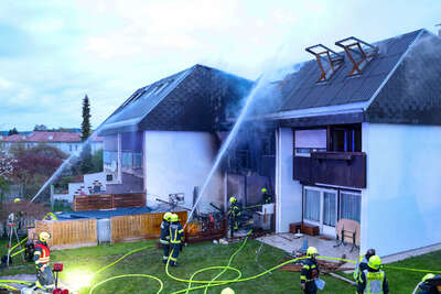 Familie rettet sich in letzter Sekunde aus brennendem Haus DRAXLER-2022041606053897-077.jpg