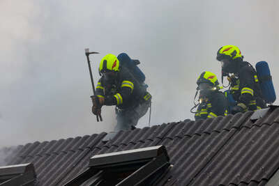 Familie rettet sich in letzter Sekunde aus brennendem Haus DRAXLER-2022041607133984-164.jpg