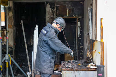 Familie rettet sich in letzter Sekunde aus brennendem Haus DRAXLER-2022041610314091-028.jpg