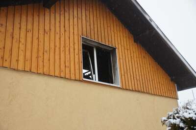 Einfamilienhaus in Flammen - Familie unverletzt wohnhausbrand_008.jpg