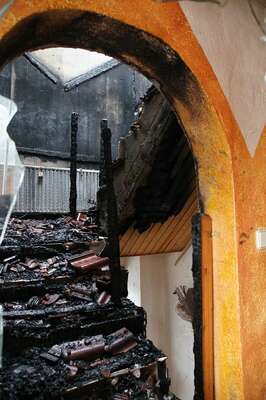 Einfamilienhaus in Flammen - Familie unverletzt wohnhausbrand_012.jpg