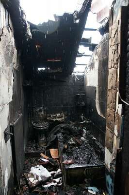 Einfamilienhaus in Flammen - Familie unverletzt wohnhausbrand_015.jpg