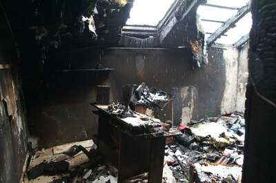 Einfamilienhaus in Flammen - Familie unverletzt wohnhausbrand_016.jpg