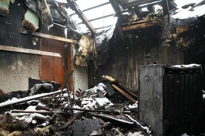 Einfamilienhaus in Flammen - Familie unverletzt wohnhausbrand_019.jpg