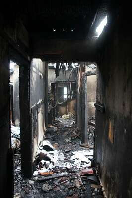 Einfamilienhaus in Flammen - Familie unverletzt wohnhausbrand_022.jpg