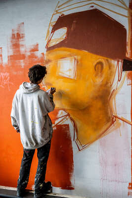 Internationale Graffiti-Künstler verschönern Notquartier für geflüchtete Menschen FOKE-2022041909558891-088.jpg