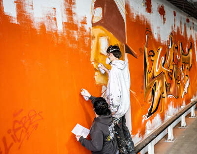 Internationale Graffiti-Künstler verschönern Notquartier für geflüchtete Menschen FOKE-2022041909578909-124.jpg