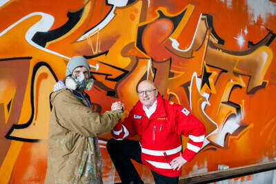 Internationale Graffiti-Künstler verschönern Notquartier für geflüchtete Menschen FOKE-2022041910008917-140.jpg