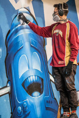 Internationale Graffiti-Künstler verschönern Notquartier für geflüchtete Menschen FOKE-2022041910128974-254.jpg