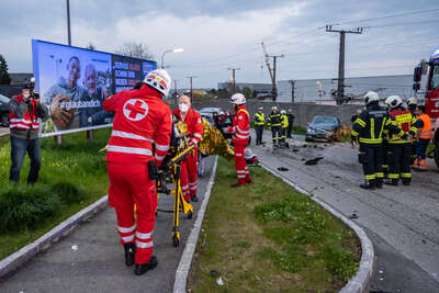 Drei Verletzte bei Unfall in Enns FOKE-2022042604430902-009.jpg