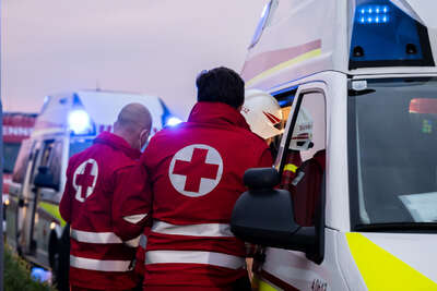 Drei Verletzte bei Unfall in Enns FOKE-2022042604480928-055.jpg