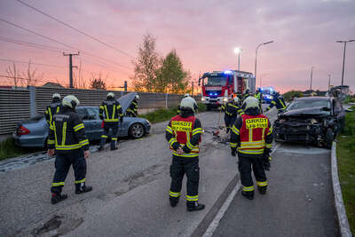 Drei Verletzte bei Unfall in Enns FOKE-2022042604530941-079.jpg