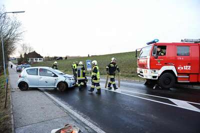 Verkehrsunfall durch Glatteis verkehrsunfall-durch-glatteis_10.jpg