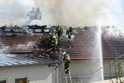 Feuerwehren bei Großbrand im Einsatz fkstore-33880.jpg