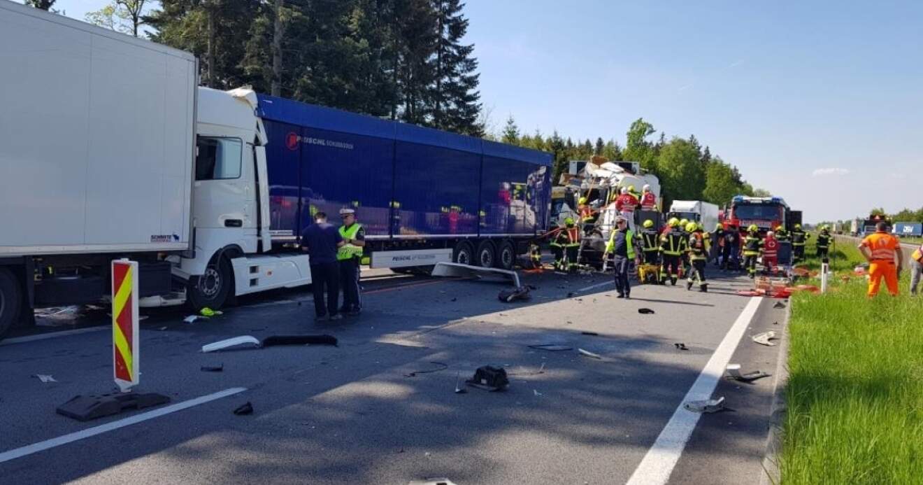 Schwerer Verkehrsunfall mit LKW auf A8