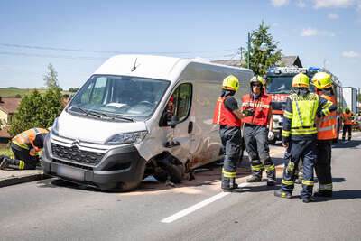 Verkehrsunfall in Straßham: Zwei Verletzte BAYER-AB2-7522.jpg