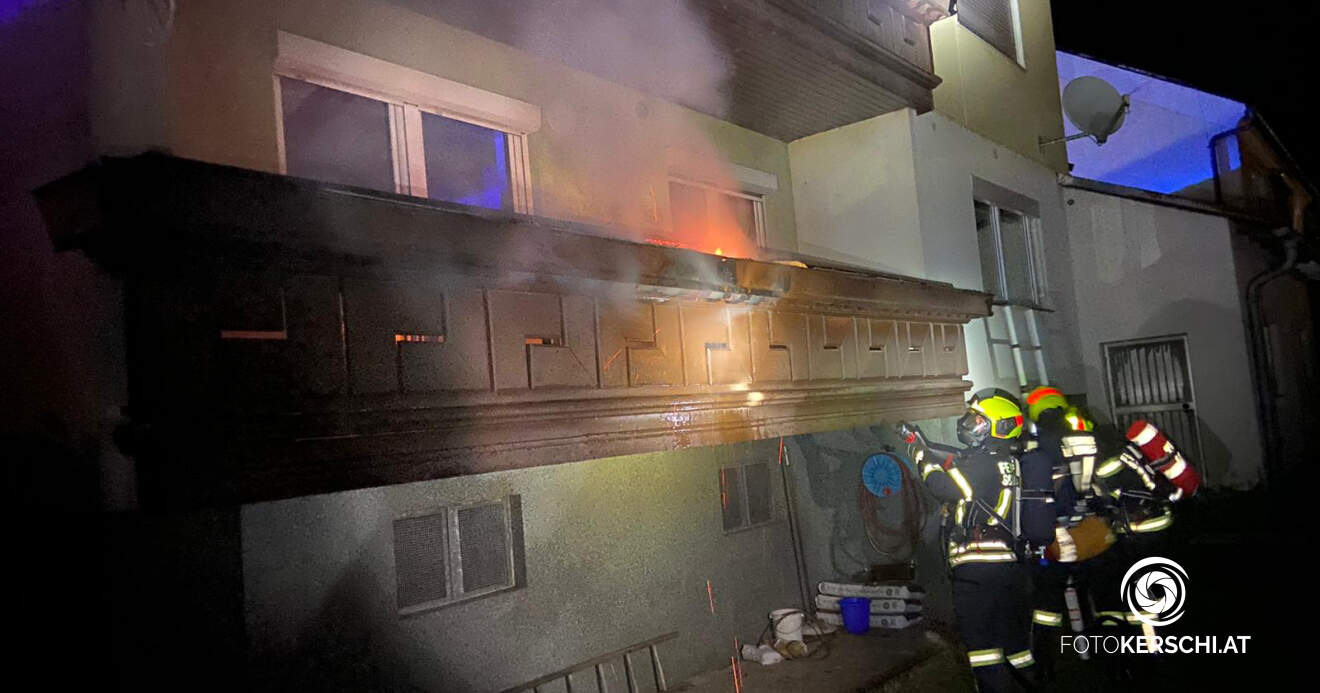 Balkonbrand bei Wohnhaus rasch gelöscht