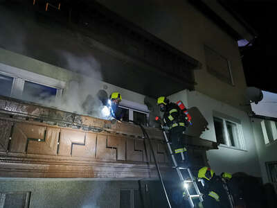 Balkonbrand bei Wohnhaus rasch gelöscht IMG-20220618-003316.jpg
